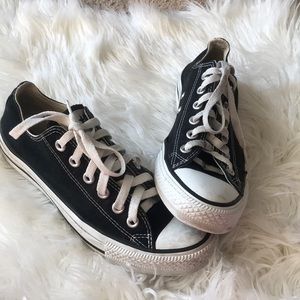 Black low top converse